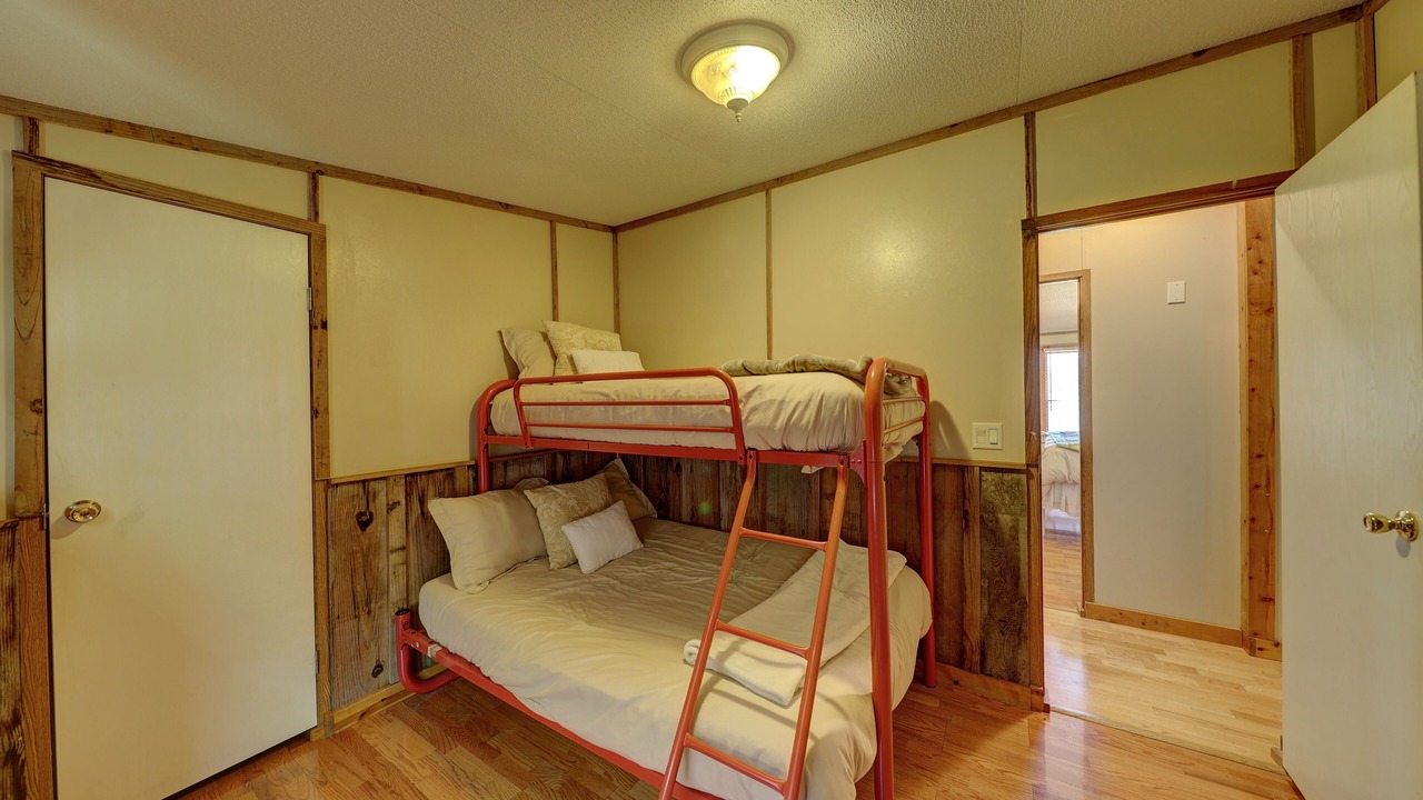 Photo of Bedroom in Center Point