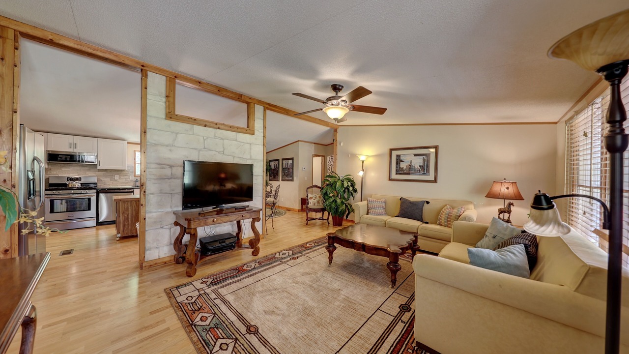 Photo of Livingroom in Center Point