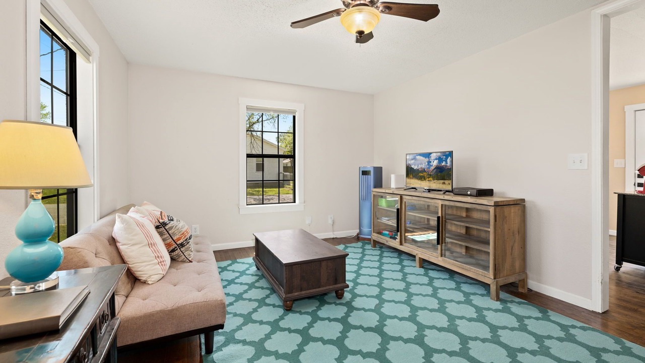 Photo of Livingroom in Downtown