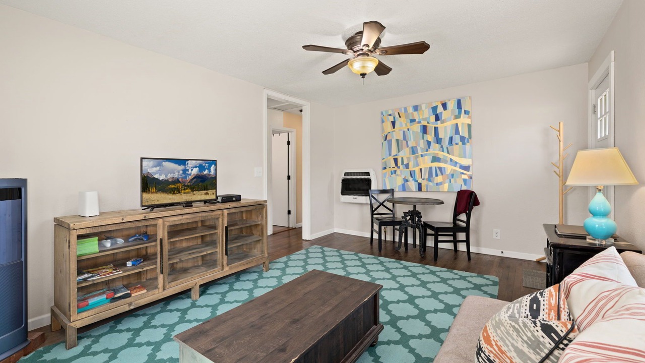 Photo of Livingroom in Downtown