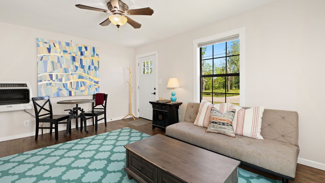 Photo of Livingroom in Downtown