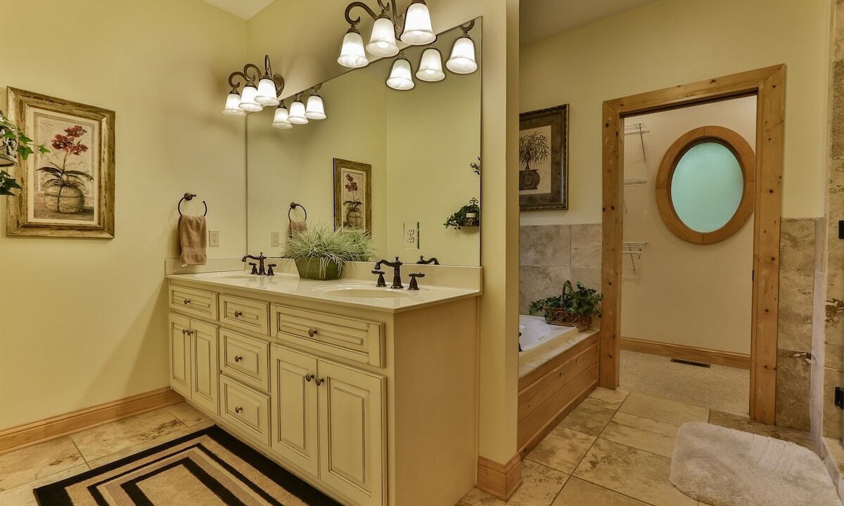 Photo of Bathroom in East Ellijay