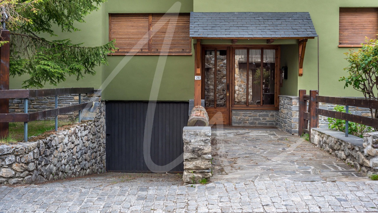 Photo of Outdoor in Garos