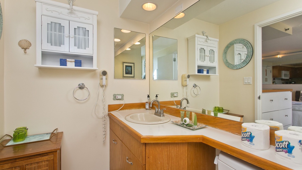 Photo of Bathroom in Diamond Head - Kapahulu - St. Louis
