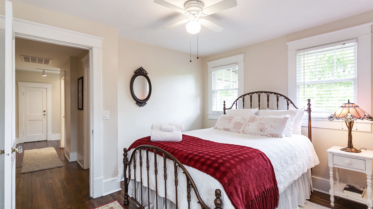 Photo of Bedroom in Inglewood