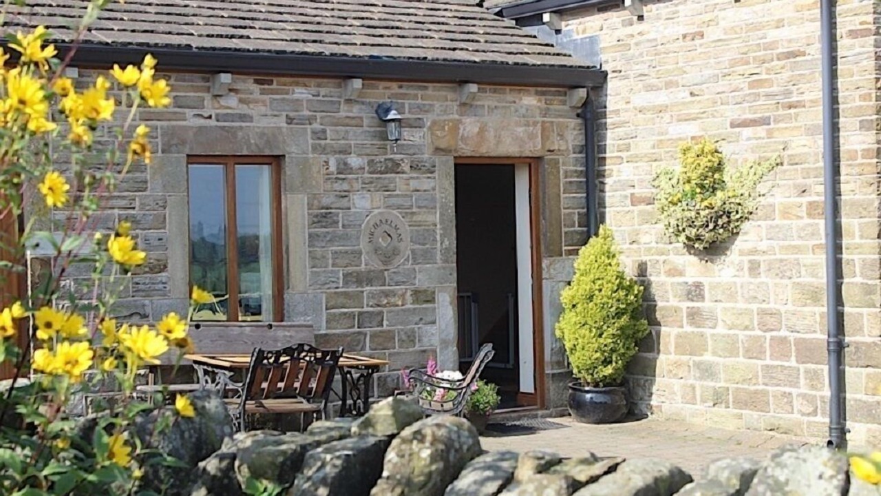 Photo of Bedroom in Flouch