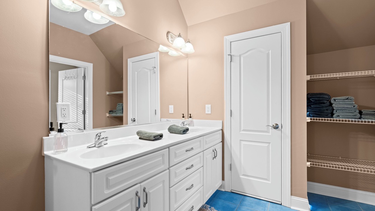 Photo of Bathroom in Leasburg