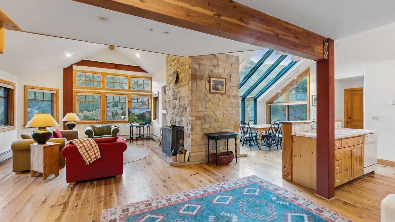 Photo of Livingroom in Sundance