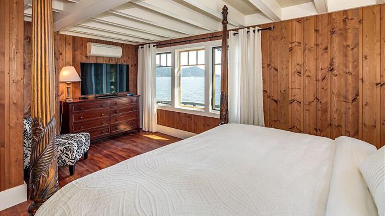 Photo of Others in Eastsound