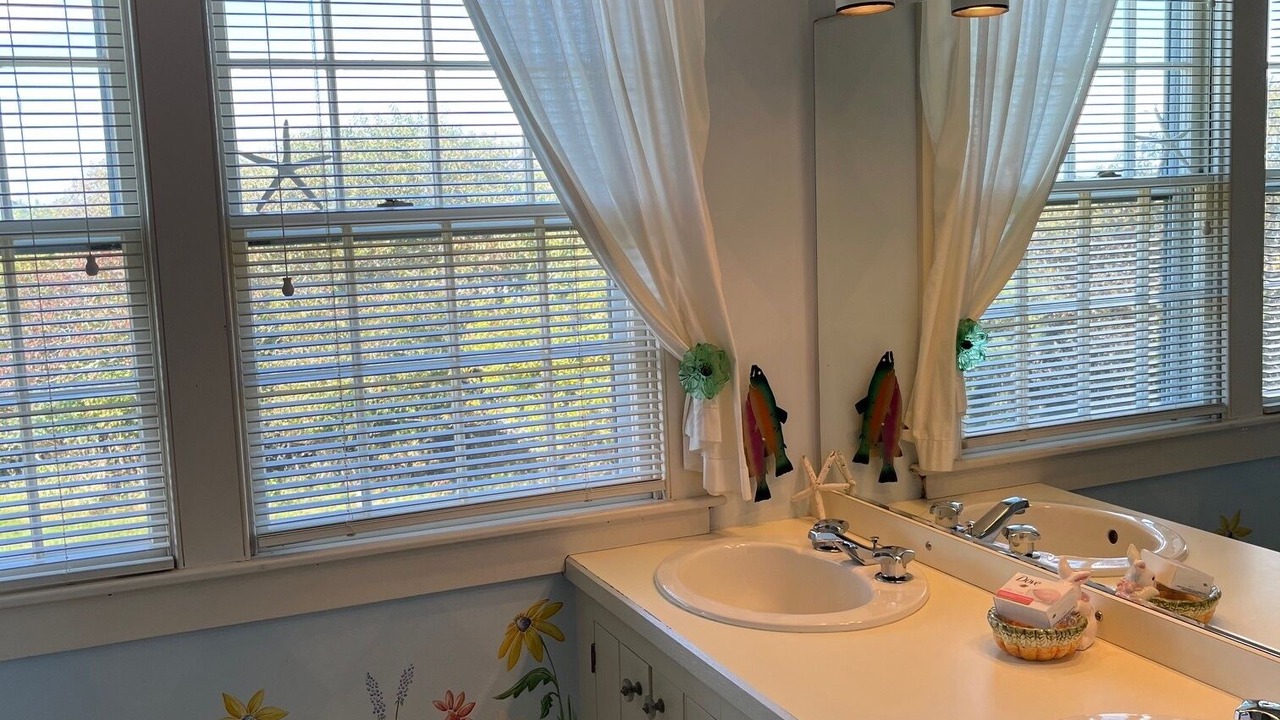 Photo of Bathroom in Tom Nevers