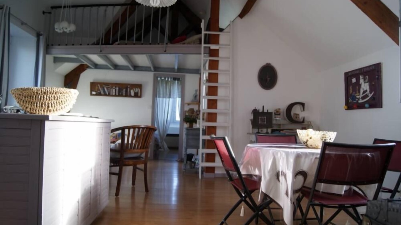 Photo of Others in Reze