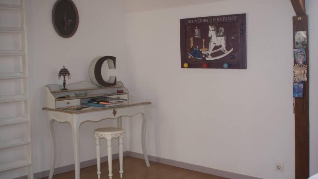 Photo of Others in Reze