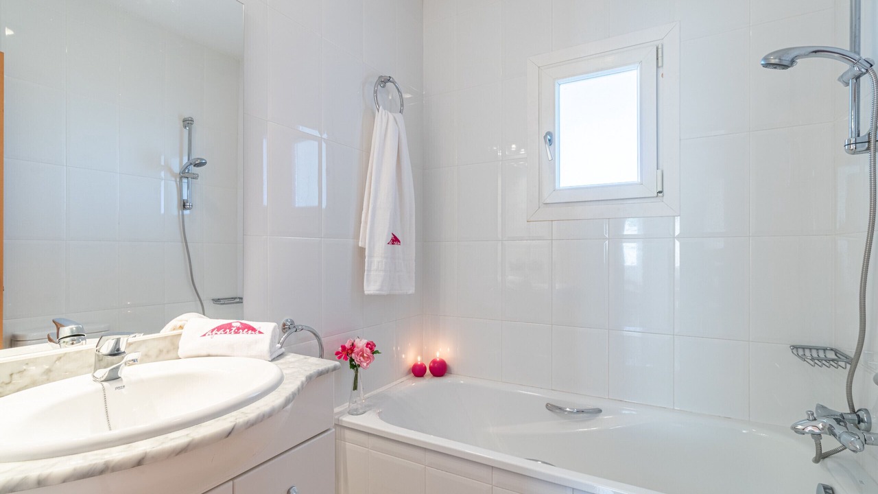 Photo of Bathroom in Roses Town Center