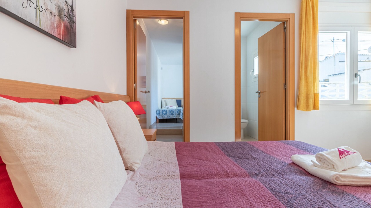 Photo of Bedroom in Roses Town Center