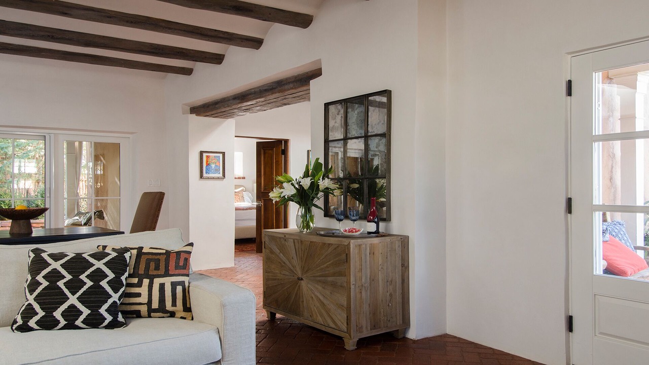 Photo of Livingroom in Historic Eastside
