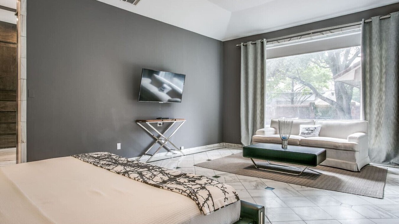 Photo of Bedroom in Lake Highlands