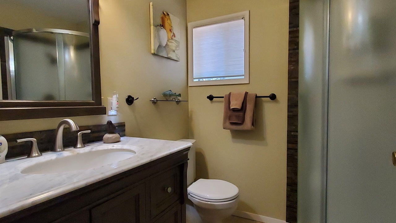 Photo of Bathroom in Dunsmuir