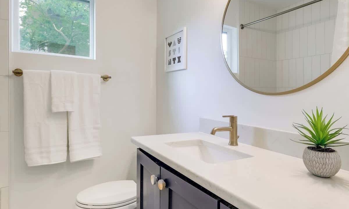 Photo of Bathroom in Greater South River City