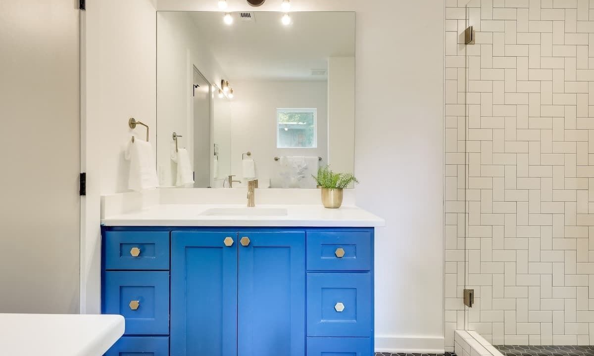 Photo of Bathroom in Greater South River City