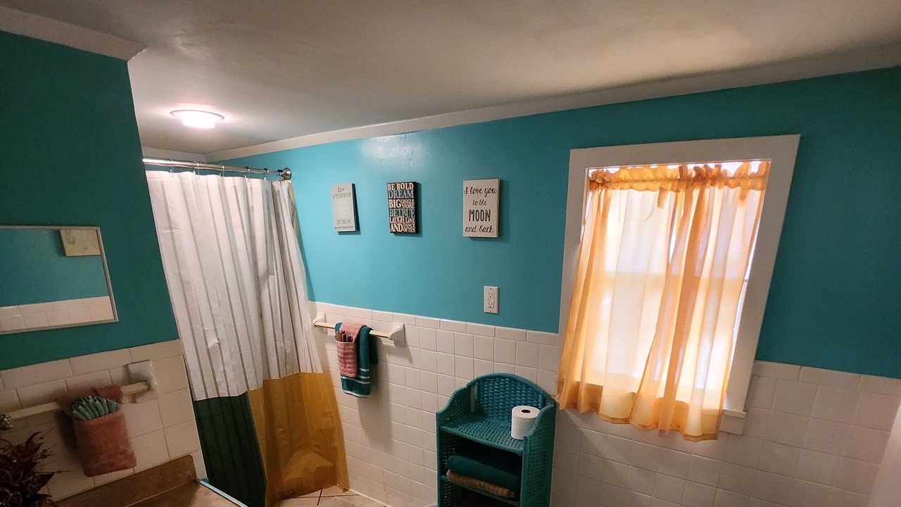 Photo of Bathroom in Eureka Springs Historic District