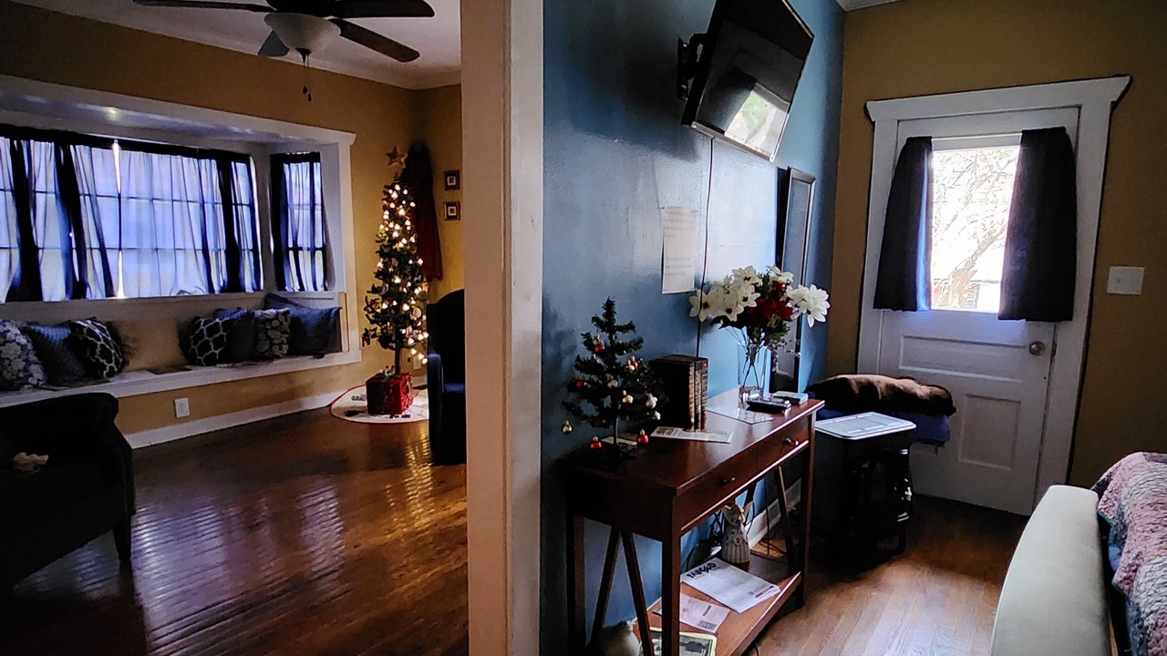 Photo of Livingroom in Eureka Springs Historic District