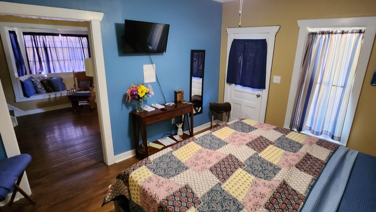 Photo of Bedroom in Eureka Springs Historic District