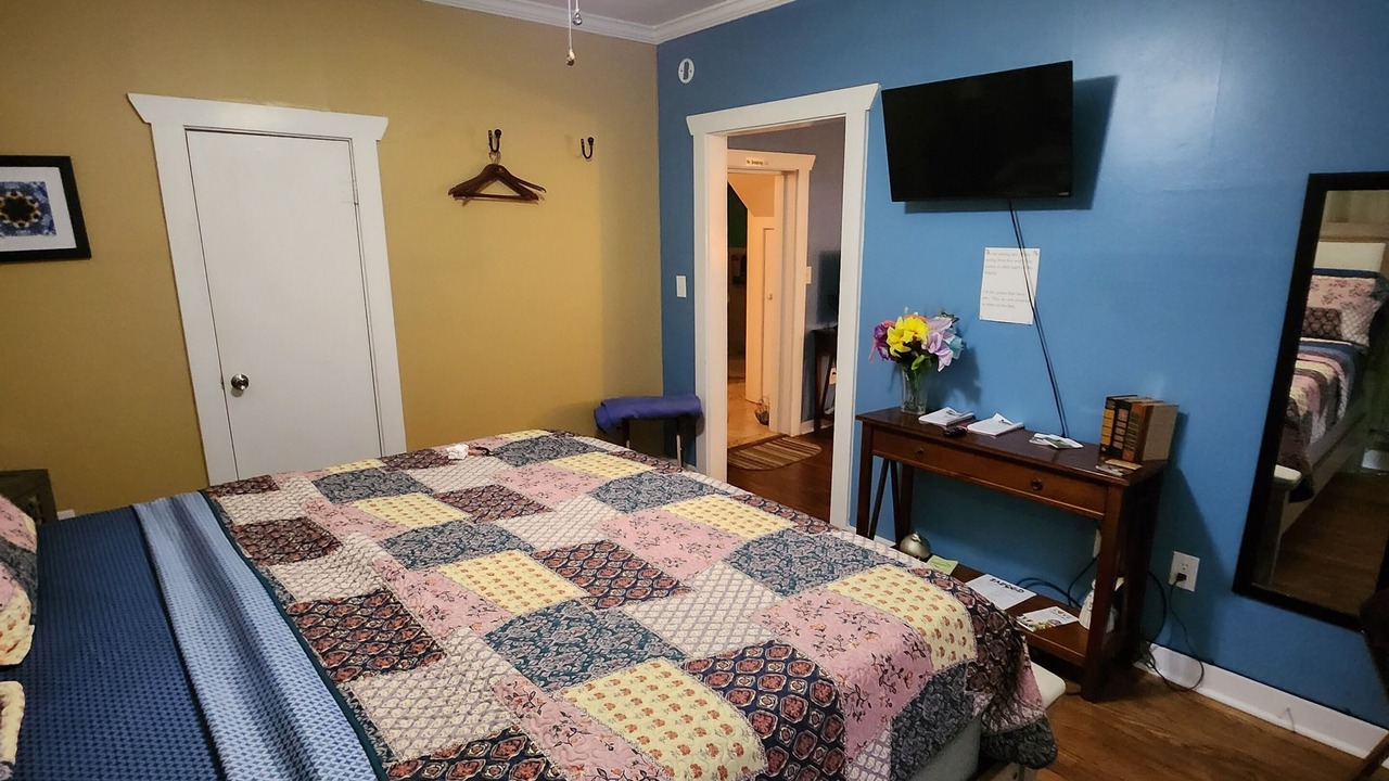 Photo of Bedroom in Eureka Springs Historic District