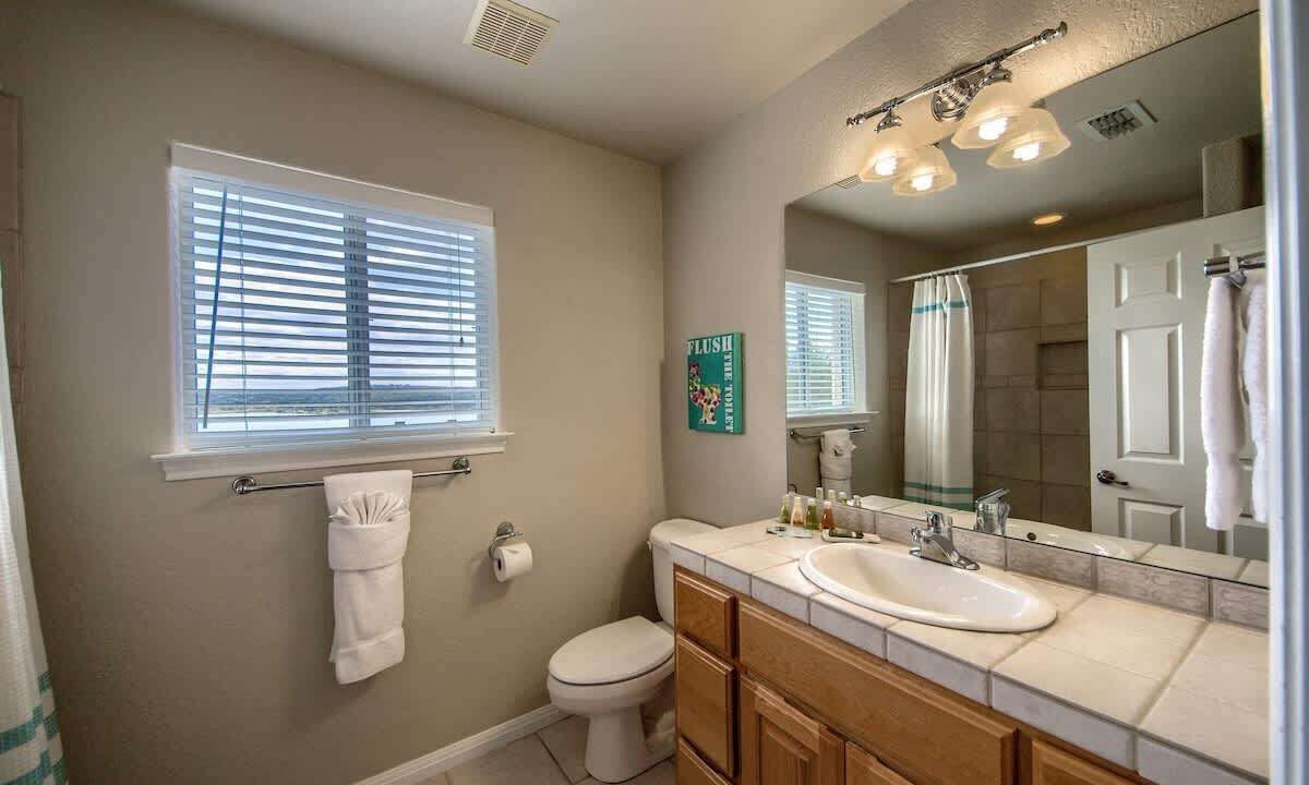 Photo of Bathroom in Canyon Lake