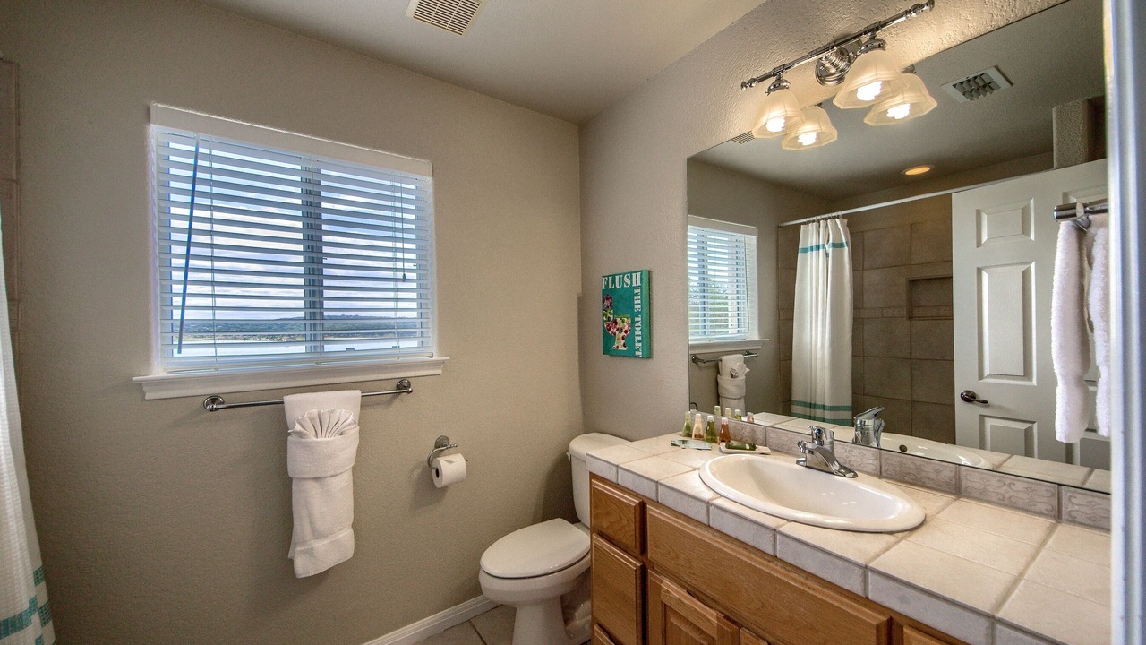 Photo of Bathroom in Canyon Lake