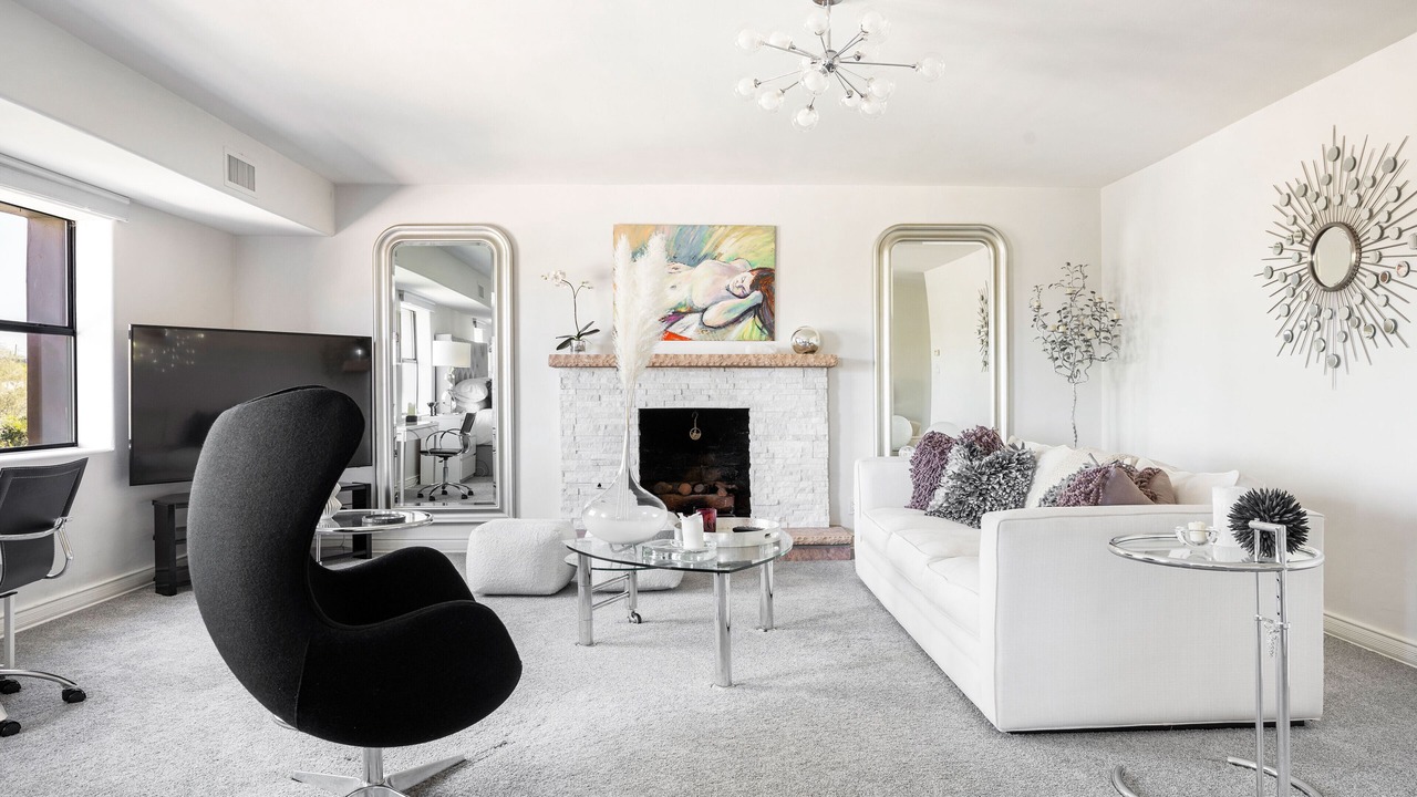 Photo of Livingroom in Velvet Shadows