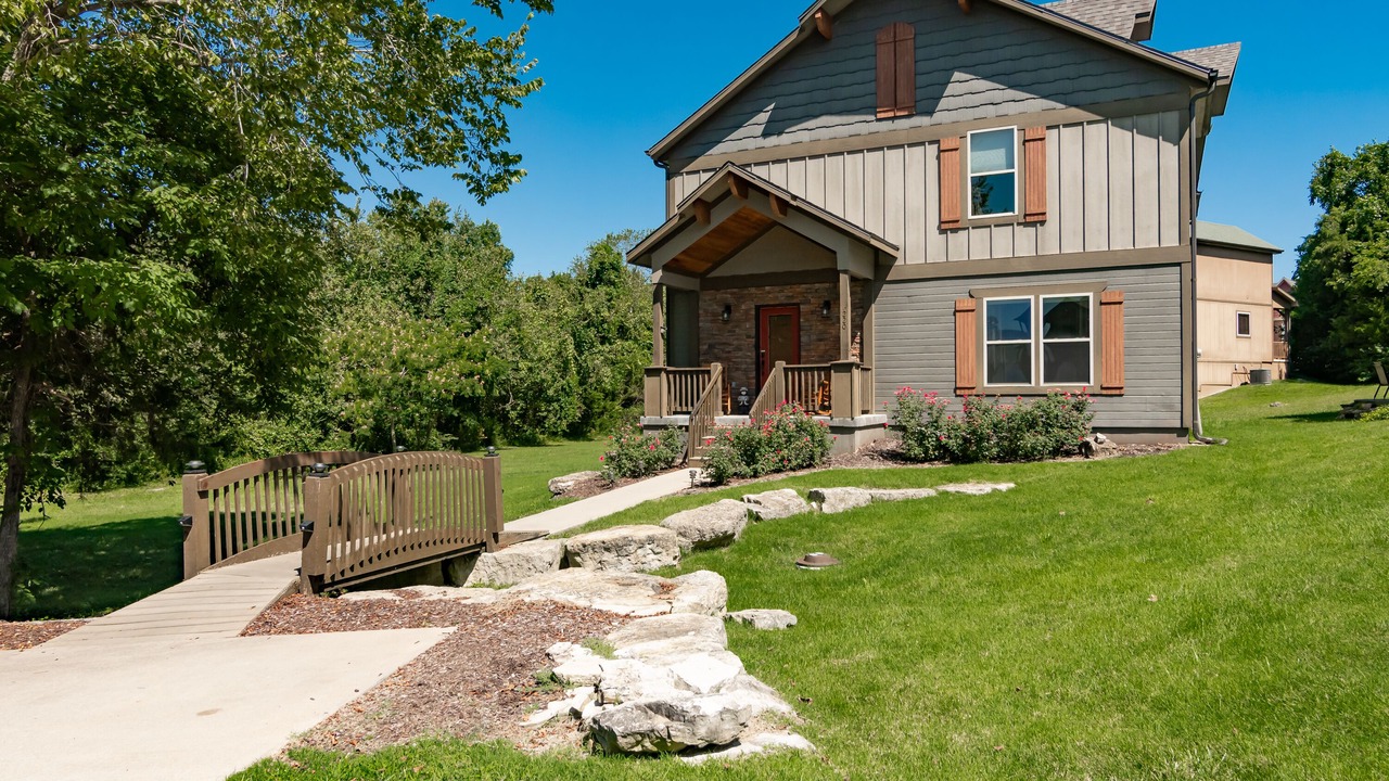 Photo of Others in Hollister