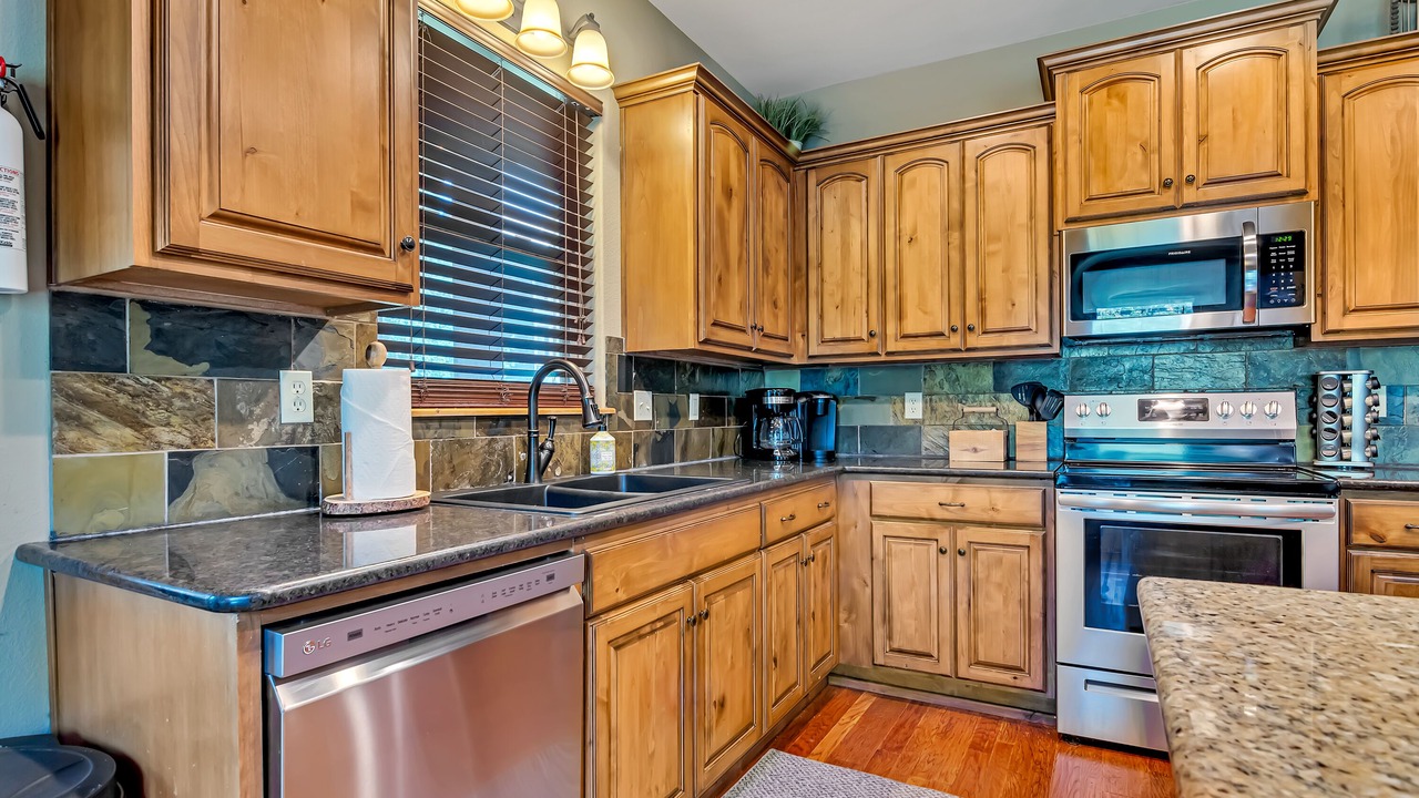 Photo of Others in Hollister