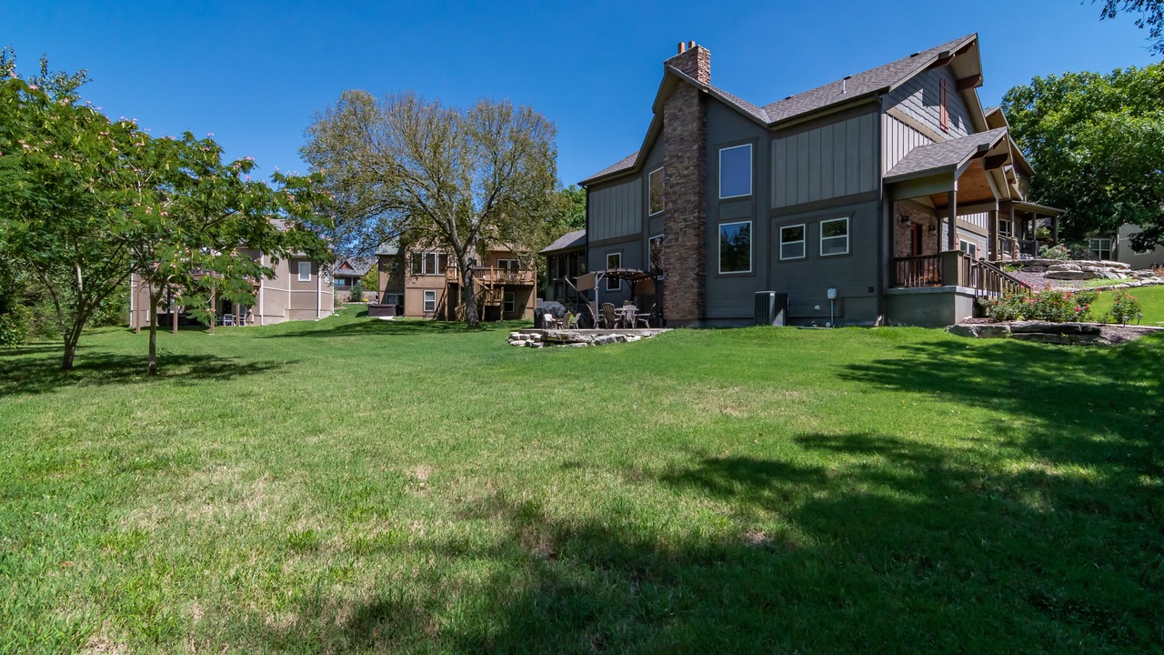 Photo of Others in Hollister