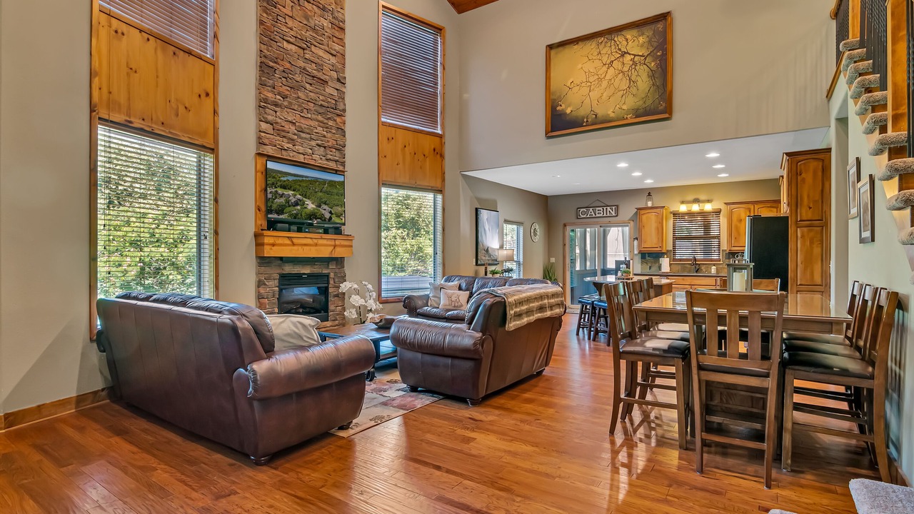 Photo of Others in Hollister