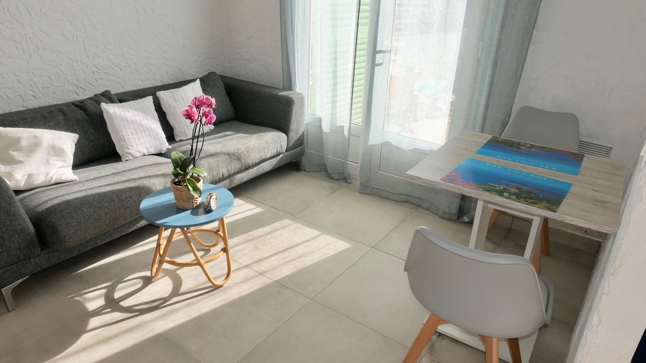 Photo of Livingroom in Eze