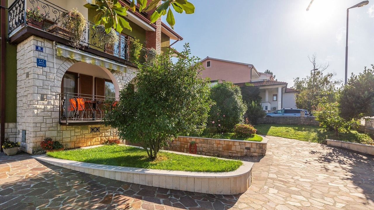 Photo of Outdoor in Spadici