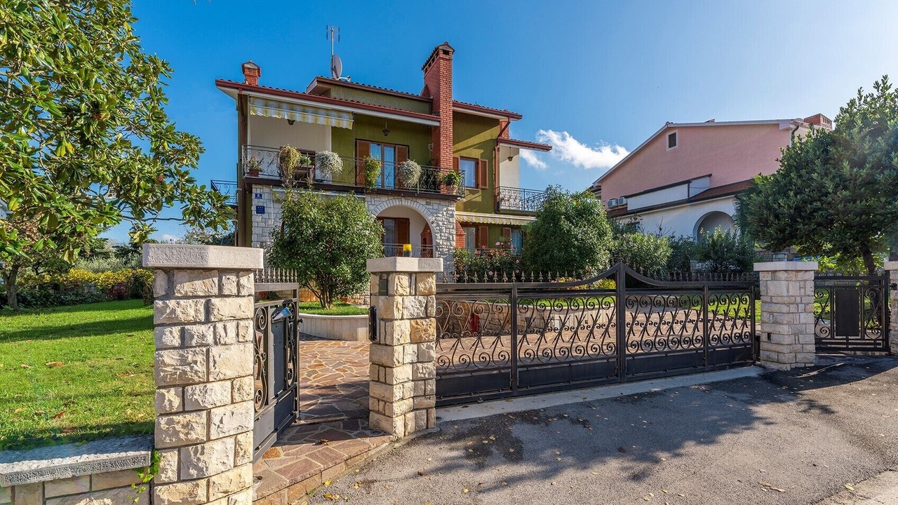 Photo of Outdoor in Spadici
