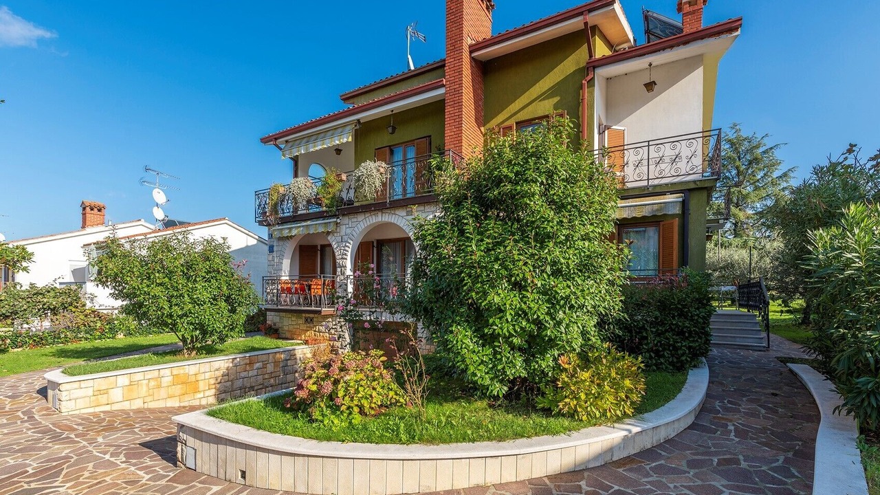 Photo of Outdoor in Spadici