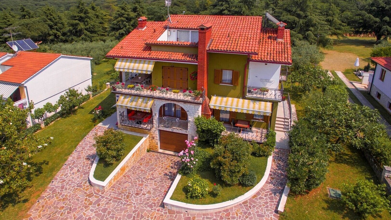 Photo of Outdoor in Spadici
