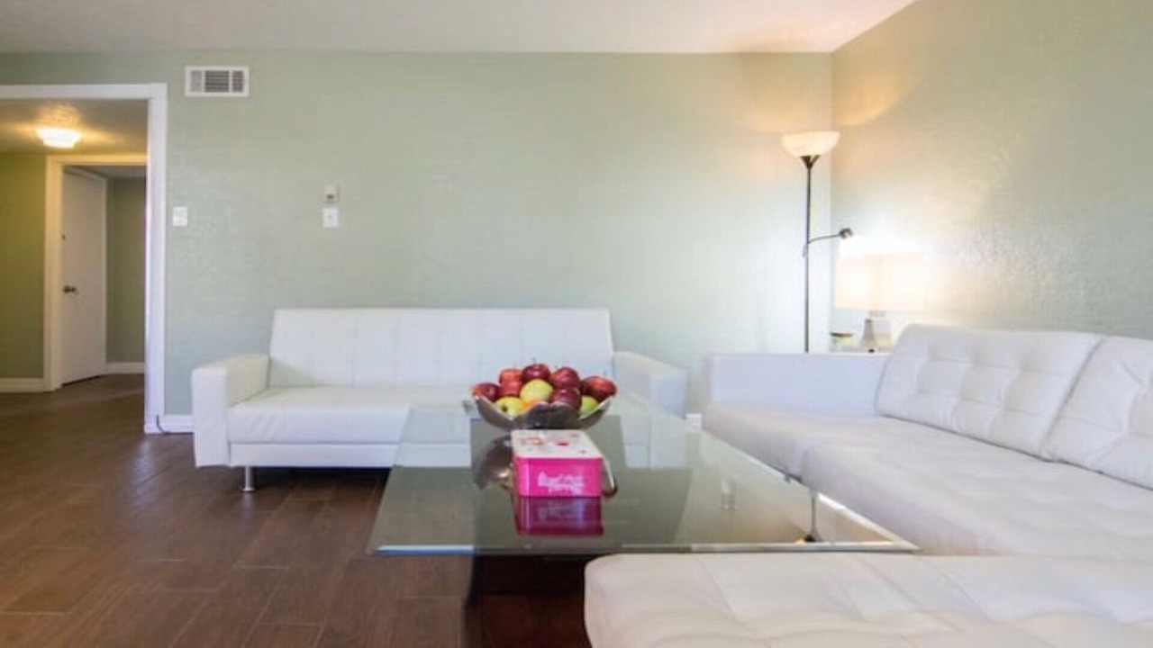 Photo of Livingroom in Woodlake - Briar Meadow