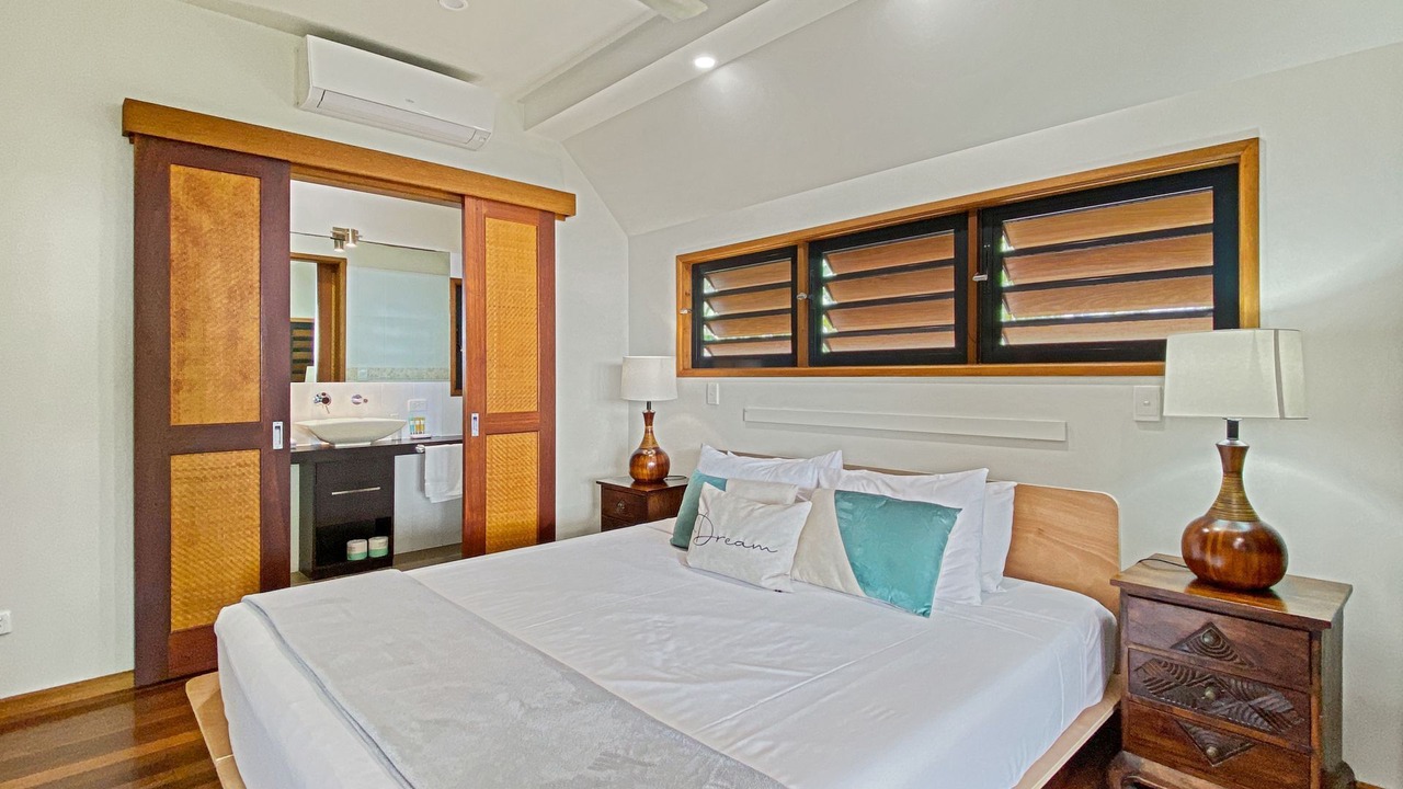 Photo of Bedroom in Nelly Bay