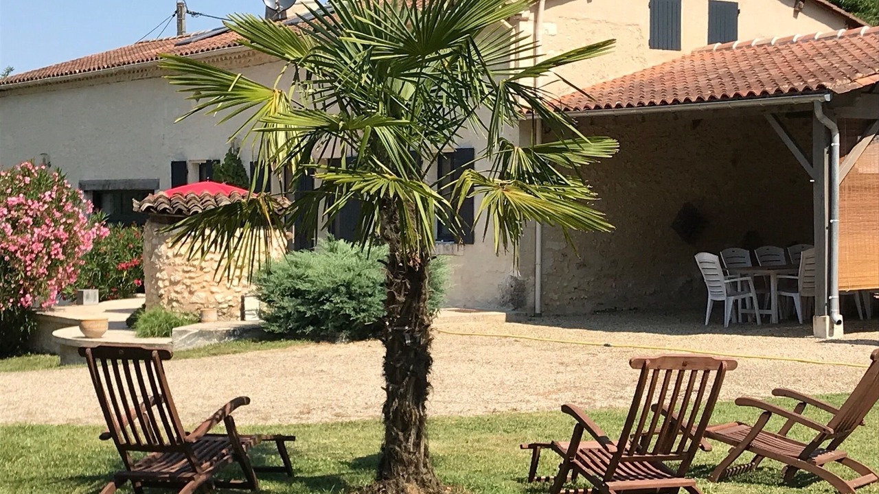 Photo of Patio Balcony in Saint-Aulaye-Puymangou