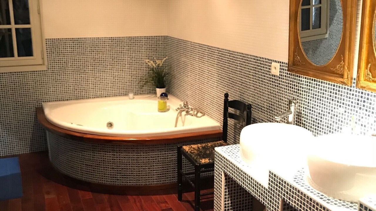 Photo of Bathroom in Saint-Aulaye-Puymangou