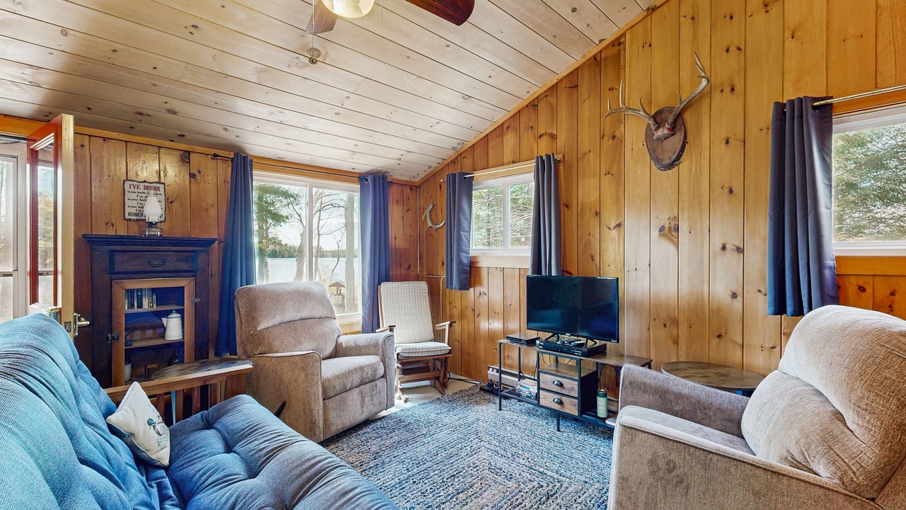 Photo of Livingroom in Ellsworth