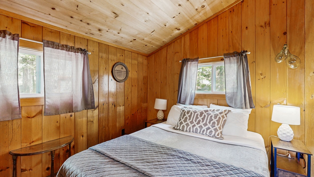 Photo of Bedroom in Ellsworth