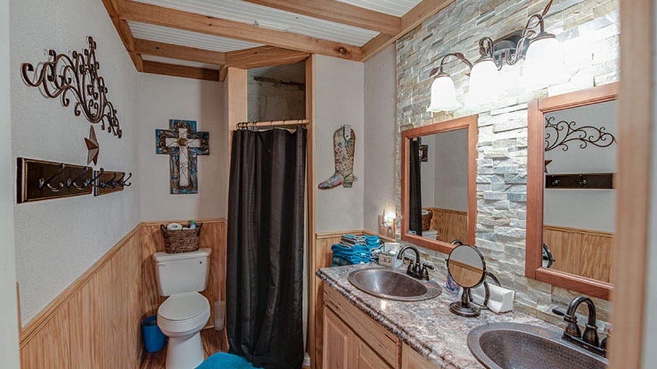 Photo of Bathroom in Carmine