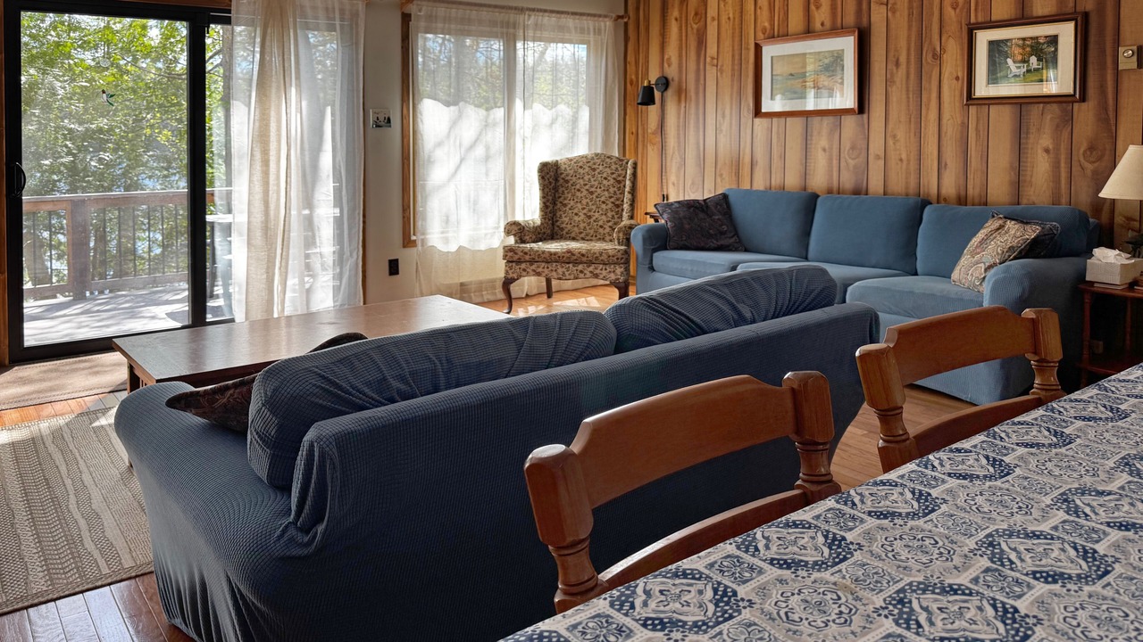 Photo of Livingroom in Leeds and the Thousand Islands