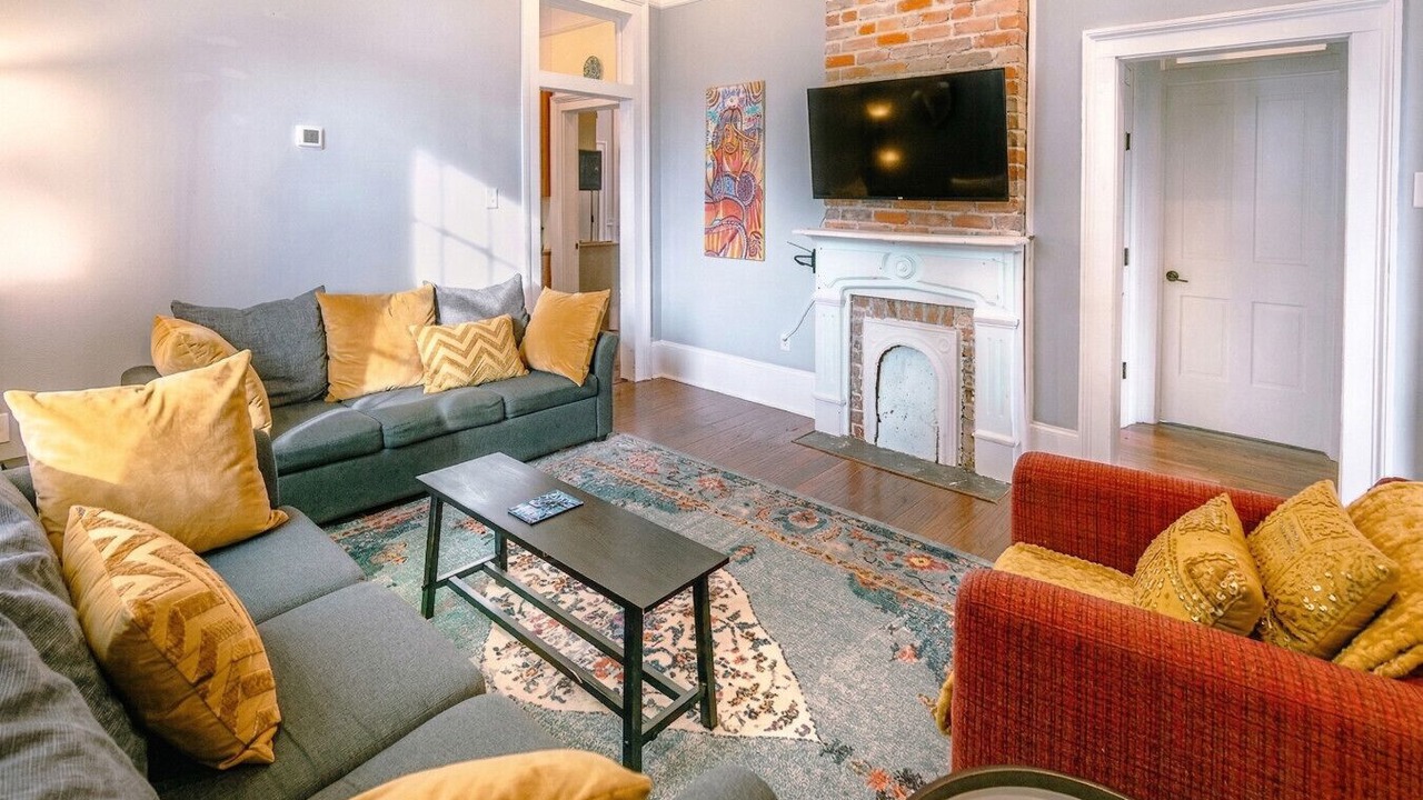 Photo of Livingroom in Seventh Ward