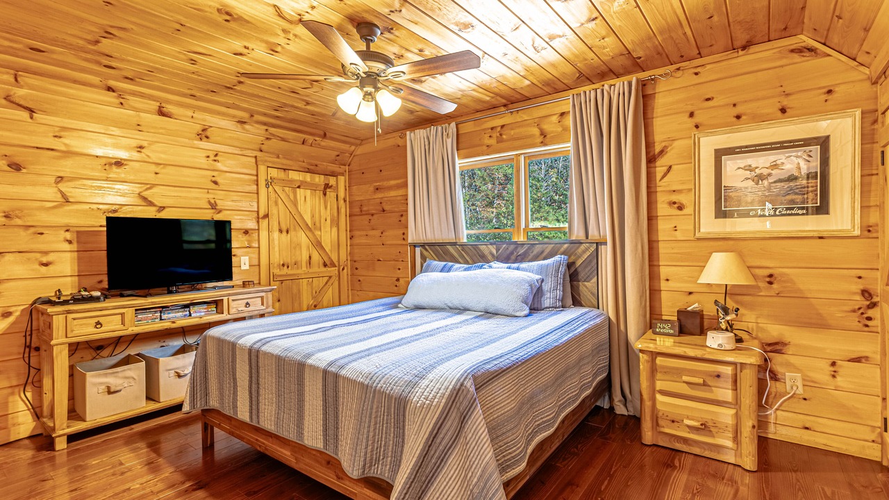 Photo of Bedroom in Lake Lure