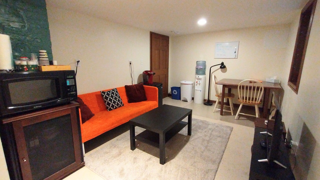 Photo of Livingroom in Summit - University